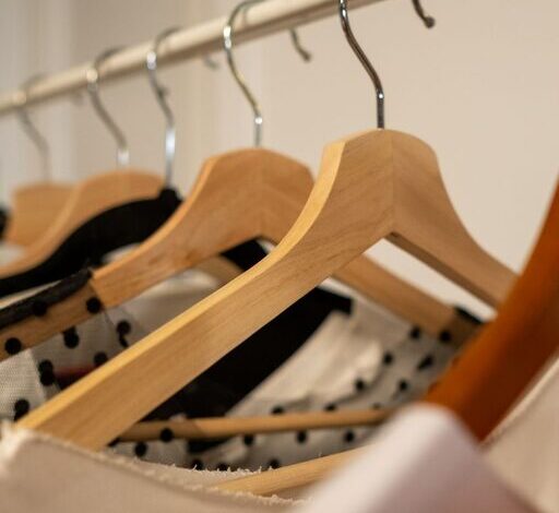 How to Build a Basic Capsule Wardrobe for Everyday Style